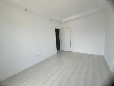 Apartament cu doua camere de vanzare in Cosmopolis! Vedere la Piscina! Loc de parcare inlcus!