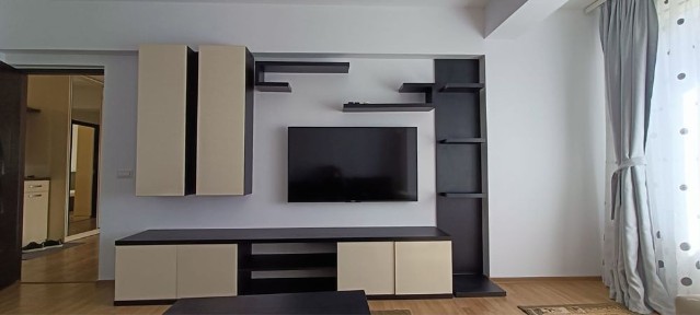 Apartament 2 camere de inchiriat. Parc si loc de joaca in fata blocului