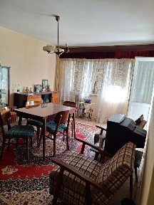 Vând apartament decomandat cu 2 camere, situat în Mangalia, strada Rozelor, etaj 2, cu o suprafață de 50 mp,suprafata totală de 53,4 mp
