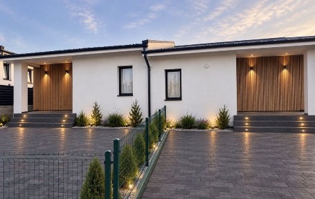 Apartament cu curte 3arii