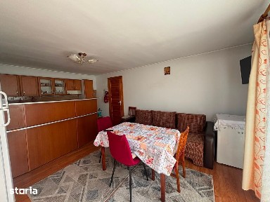 Apartament cu 3 camere, curte, pivniță și pod mansardat, Strada Rennes