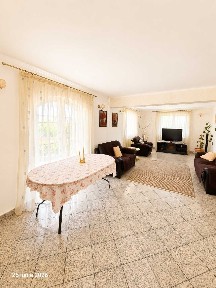 Casa spatioasa cu teren de 2450m2