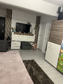 Vand apartament cu o camera,bucatarie,baie,terasa si balcon