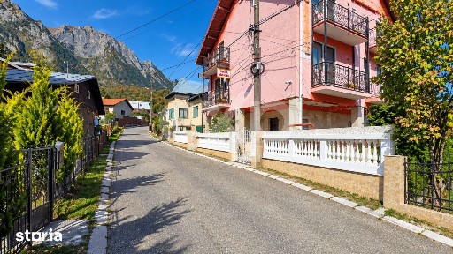De vanzare pensiune turistica in Busteni cu 8 camere | 700 m de Partia
