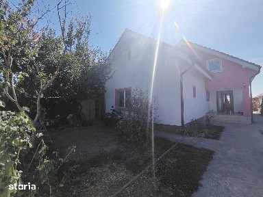 Vila P+M cu 6 camere și panouri cu 2 baterii de 8 kw, centrala proprie