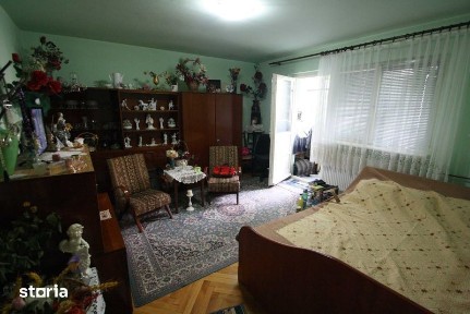 Proprietar vand apartament cu 3 camere, etaj 2, Zona Girocului