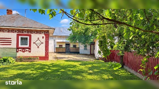 Casa taraneasca cu teren intravilan 2332 mp Strateni Lozna Botosani