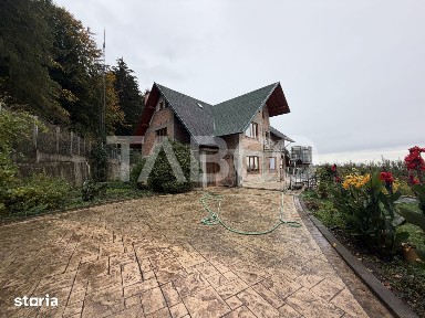 Casa cu potential de investitie 7 camere foisor 4 bazine de pesti