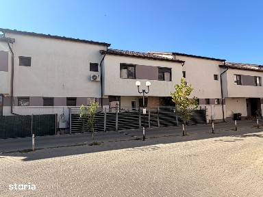 Casă cu 4 camere, mansardă și curte urbană