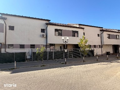 Casă cu 4 camere, mansardă și curte urbană