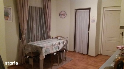 Inchiriez apartament cu 2 camere, la casa