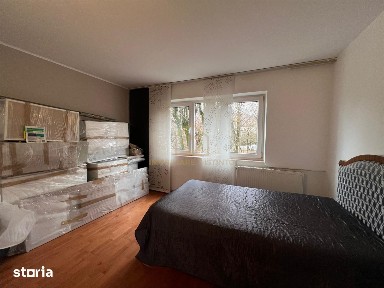 Apartament cu 4 camere si garaj zona centrala