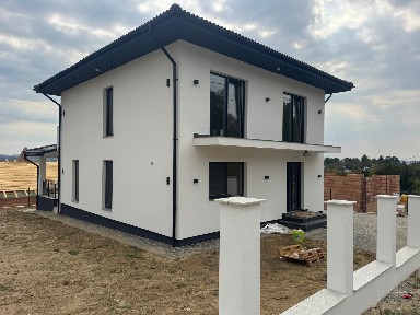 Casă finisată în Groși! 140 mpu + 500 mp teren