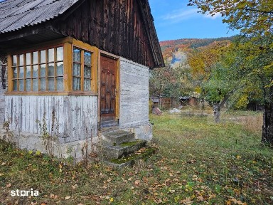 Casa cu teren intravilan de 939 mp, in zona turistica - Tarsa, Avram