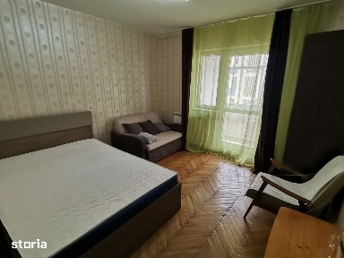 INCHIRIEZ apartament 2 camere decomandat,zona Centrala