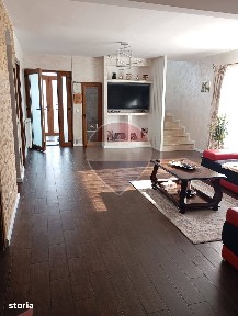 Casă / Vilă cu 7 camere de vânzare