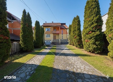 Casă / Vilă cu 8 camere de vânzare