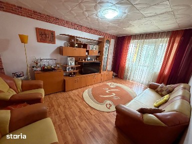 De vânzare apartament 3 camere decomandat 64 mp etaj intermediar