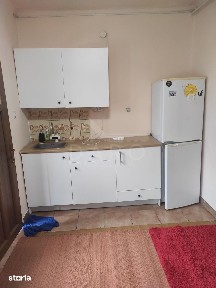 De inchiriat apartament la casa