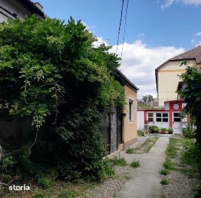 De VANZARE apartament, curte comuna cu 3 ap. ZONA DECEBAL
