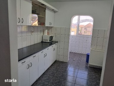 Inchiriez apartament