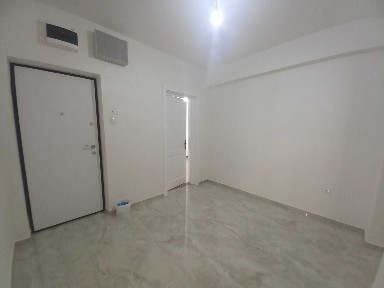 Vand ap. 4 camere si garaj et.1 str. Moldovei