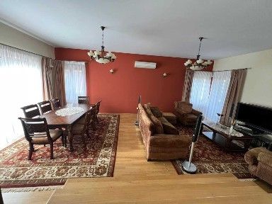 Casă D+P+M situată într-o zonă liniștită, la doar câțiva pași de centrul orașului!