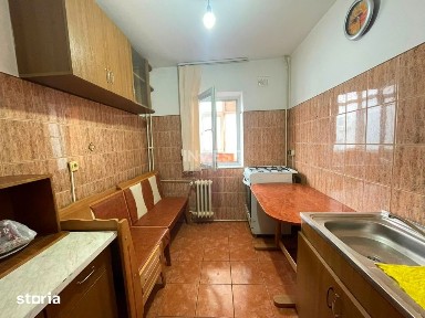 Apartament 2 camere decomandat-Podul de Fier-etaj intermediar