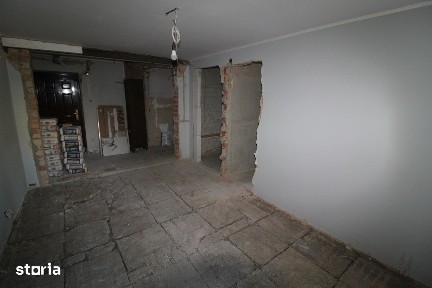 Vând apartament 2 camere în Hunedoara, Micro6-Str.Batiz, etaj 1.