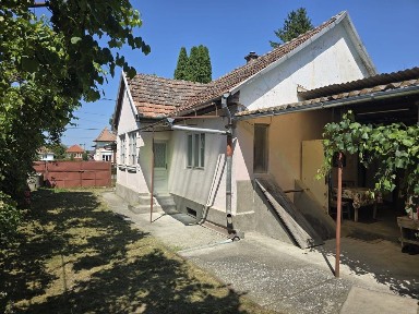 Casa de locuit in Petelea