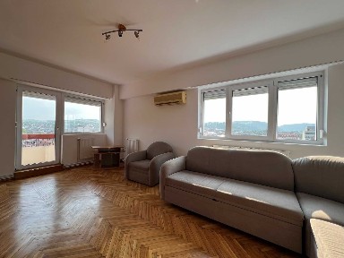 Apartament cu 3 camere de închiriat, 75 mp, Aproape de centrul orașului, Panoramă deosebită