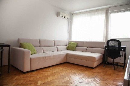 Proprietar, vând ap 2 camere, s2, Bd Basarabia, decomandat, 5 min metrou Costin Georgian, etaj 8/9, mobilat si utilat, pret 114.000 negociabil.