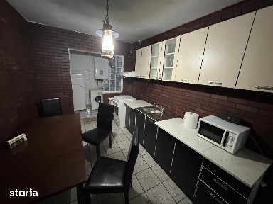Vând apartament 4camere,etaj I,centrul Bacăului