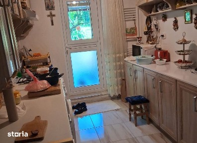Apartament 3 camere, 60 metri, etaj parter Cod:162616
