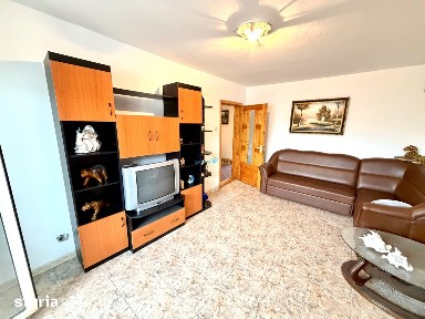 Apartament 3 camere decomandate, et. 4 cu șarpantă, strada