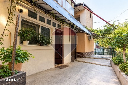 Apartament de 2 camere în fost Han Domnesc în inima Iaşului