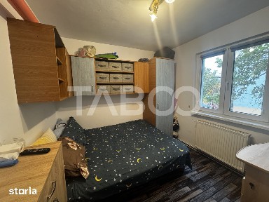 Apartament de inchiriat cu 3 camere balcon etaj 2 Mihai Viteazul Sibiu
