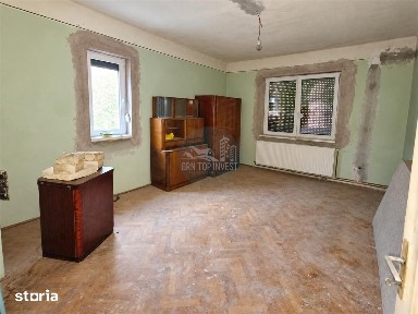 Casa individuala pivnita 450mp teren zona Lazaret