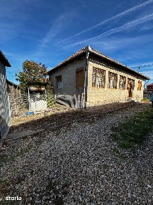 Casa cu 1430 mp teren, la 20 km de Oradea