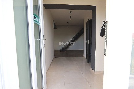Casa la parter, 4 camere, garaj cu grup sanitar, teren 1.424 mp - Vi