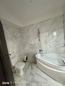 Vând studio cu bucătăria separata