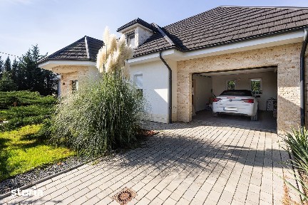 Casă stil bavarez în Balotești, 260 mp utili, teren 556 mp și garaj