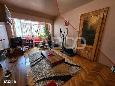 Apartament decomandat de vanzare etaj intermediar lift Vasile Aaron