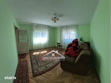 Casă cu curte, garaj și anexe Teren 572 mp