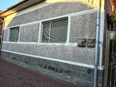 Casa cu gradina de vanzare in Sebis, central.