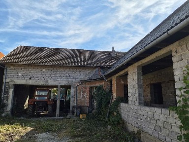 Vând casă la roșu cu teren aferent în localitatea Țețchea, comuna Țețchea, județul Bihor