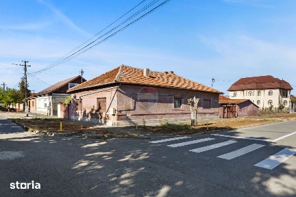 Casă cu teren, situata pe colt -Gai