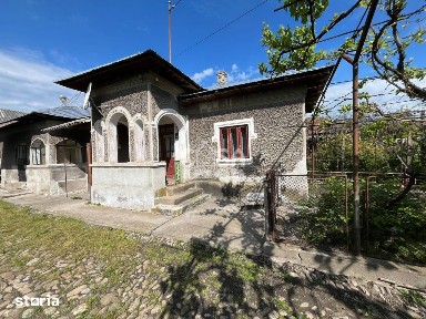 Casa la Doicesti cu teren de 1300 mp, livada si acces rapid catre Targ