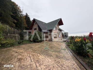 Casa cu potential de investitie 7 camere foisor 4 bazine de pesti