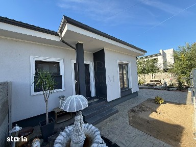 Duplex de vânzare pe parter - 3 camere, curte proprie de 350 mp &